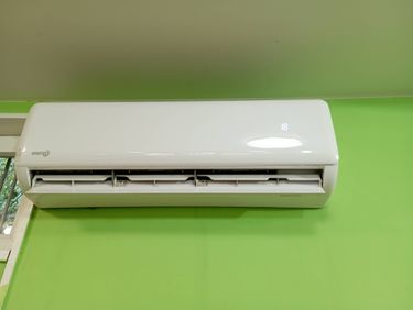 Проведена тщательная очистка фильтров, удаление пыли с внутренних элементов, дезинфекция системы, проверка дренажа и восстановление оптимальной работы устройства.