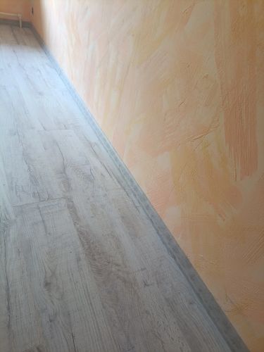 Монтаж пластикового плинтуса