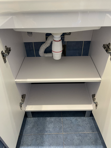 Сборка и навеска зеркального шкафа в ванной комнате