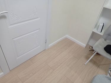 Монтаж полиуретанового/дюрополимерного/полистиролового плинтуса