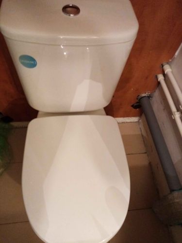 Установлено новое сантехническое оборудование, произведена замена уплотнительных элементов, отрегулирован сливной механизм, проверена герметичность соединений, очищены поверхности.