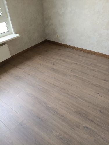 Монтаж пластикового плинтуса