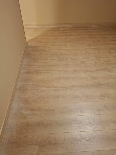 Монтаж пластикового плинтуса