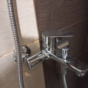 Установка смесителя (на готовые коммуникации)