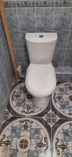 Установлено новое сантехническое оборудование, подключены коммуникации, герметично закреплено на полу, проверена работоспособность системы, проведена чистовая отделка, убран мусор.