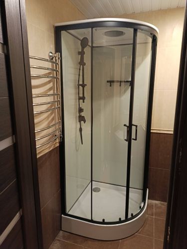 Установка душевой кабины шириной до 90 см