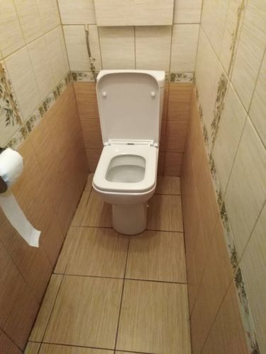 Проведена установка нового бачка, подключение к водопроводу, проверка герметичности соединений, устранение протечек, настройка механизма слива, тестирование функциональности.