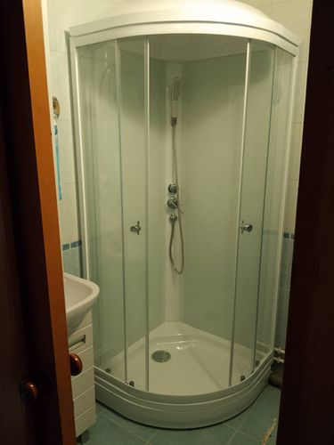 Установка душевой кабины шириной до 90 см