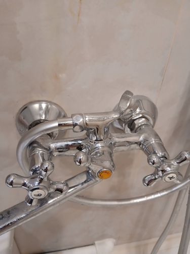 Установка смесителя (на готовые коммуникации)