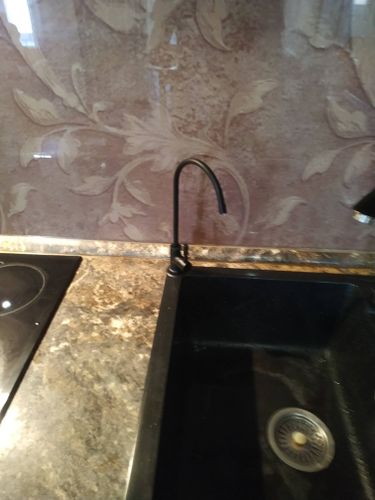 Установка проточного фильтра под мойку