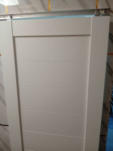 Установка межкомнатной одностворчатой раздвижной навесной двери без отделки проема