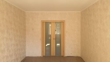 Снятие одного слоя обоев и клея с стен