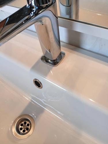 Установка комплекта: пенал + тумба +раковина + смеситель + зеркало