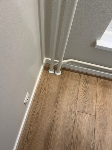 Монтаж полиуретанового/дюрополимерного/полистиролового плинтуса