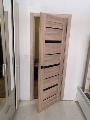 Установлены дополнительные элементы на проем, обеспечивая завершенный вид и улучшая функциональность. Работа выполнена аккуратно, с учетом всех деталей и соответствием стилю интерьера.