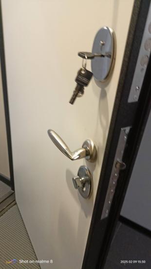 Первый час работы по входным дверям