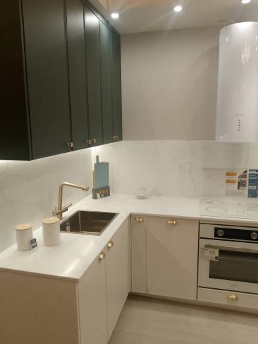 Замена фасадов Замена ручки открывания фасада Сборка и установка кухонного каркаса