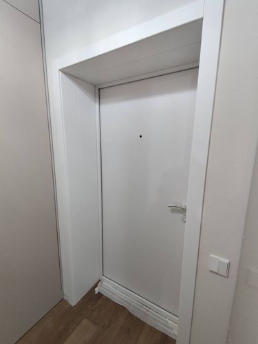 Установка доборов по периметру для входных дверей со сращиванием