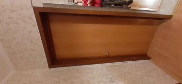 Установлен новый замок в деревянную дверь. Выполнено точное сверление, аккуратное крепление, проверена плавность работы механизма. Завершено без повреждений поверхности.