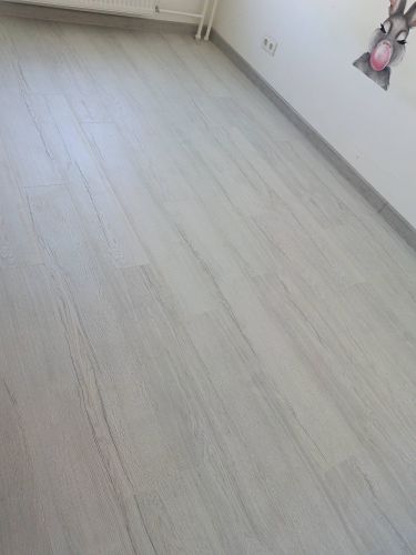 Монтаж пластикового плинтуса