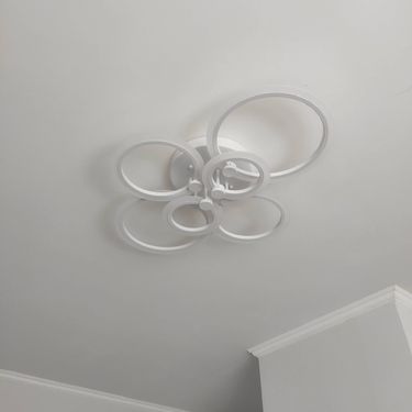 Установка люстры в сборке