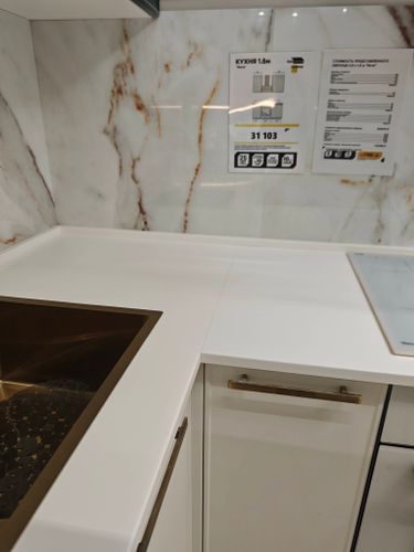 Сборка и установка кухонного каркаса Установка столешницы из искусственного камня Подключение и монтаж светодиодной ленты с короб