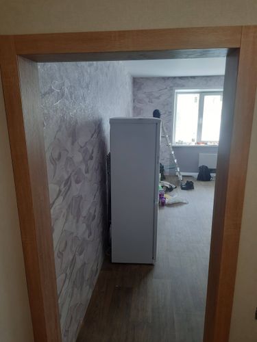 Изготовлено отверстие, установлено запорное устройство, закреплены элементы, проверена функциональность, отрегулировано прилегание, завершена отделка, устранены остатки, очищено рабочее место.