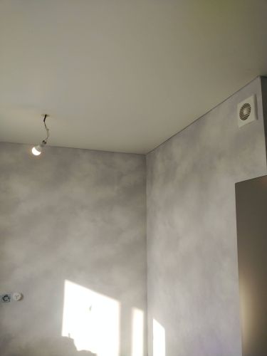 Снятие одного слоя обоев и клея с стен