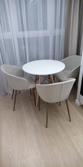 Собраны элементы, установлены крепления, закреплены ножки, проверена устойчивость, завершена сборка.