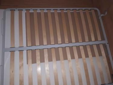 Сняты ламели, разобраны элементы каркаса, отсоединены крепления. Все части аккуратно уложены для дальнейшей транспортировки или хранения.