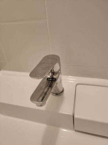 Установка смесителя (на готовые коммуникации)