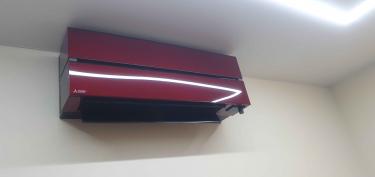 Проведена чистка фильтров, проверка дренажной системы, осмотр теплообменника, тестирование работы вентилятора, контроль уровня хладагента, устранение загрязнений, настройка режимов.