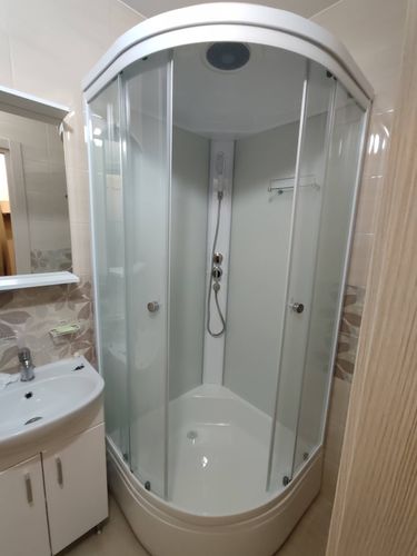 Установка душевой кабины шириной до 90 см