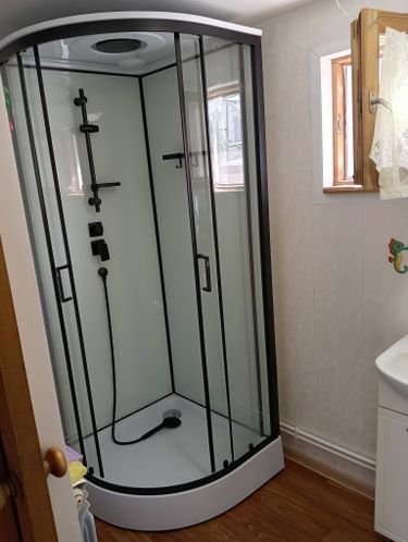 Установка душевой кабины шириной до 90 см