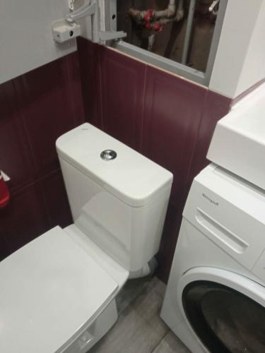 Проведена замена старых труб, устранены протечки, установлены новые фитинги, проверена герметичность соединений, восстановлена функциональность системы, улучшена надежность коммуникаций.