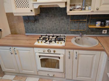 Установка столешницы ДСП Закругление столешницы ДСП Установка и подключение врезной мойки