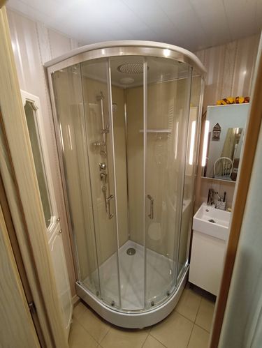 Установка душевой кабины шириной до 90 см