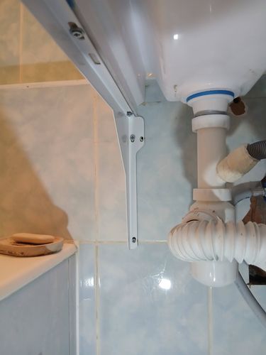Установка раковины на кронштейнах