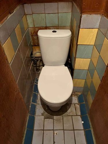 Установлено новое сантехническое оборудование, подключены коммуникации, проверена герметичность соединений. Обновлен внешний вид помещения, обеспечена функциональность и комфорт.