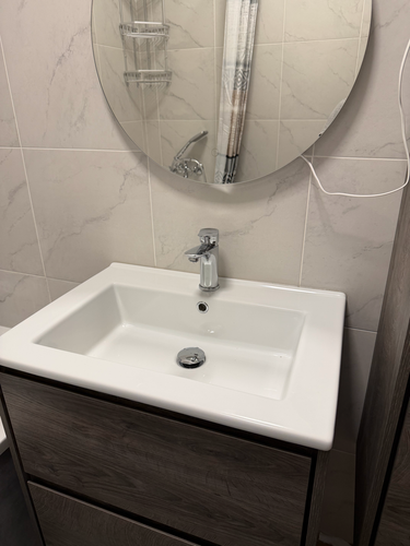 Установка экрана под ванну Демонтаж раковины Демонтаж смесителя