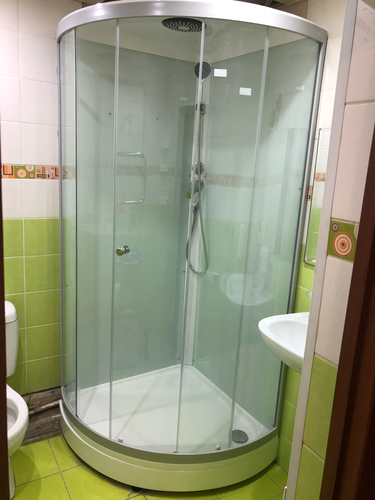 Установка душевой кабины шириной до 90 см