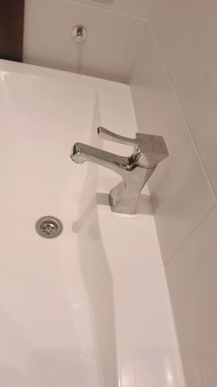 Установка раковины на кронштейнах