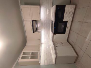 Установлено устройство в кухонный гарнитур. Подключено к электросети, проверена работоспособность. Убедились в безопасности эксплуатации и правильности размещения.