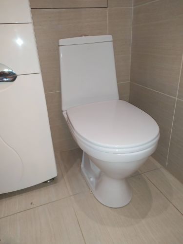 Установлен новый бачок, выполнена герметизация соединений, проверена работоспособность системы, устранены протечки, обеспечена надежная фиксация, проведена очистка поверхности.