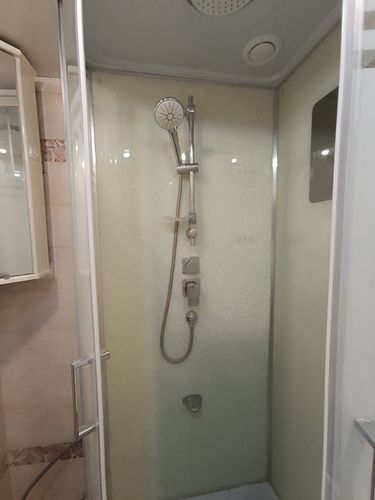 Установка душевой кабины шириной до 90 см