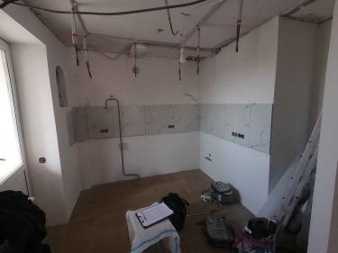 Проведены точные измерения пространства, учтены все коммуникации и особенности помещения. Подготовлены чертежи для дальнейшего проектирования и установки мебели.