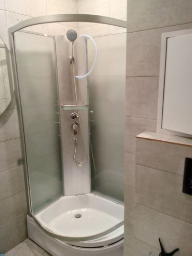 Установка душевой кабины шириной до 90 см