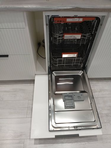 Уменьшение глубины/высоты/ширины шкафа Выезд мастера за пределы зоны бесплатного выезда Прямой распил фальшпанели/фасада/полки