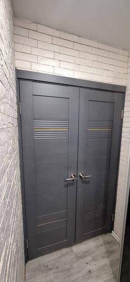 Установка межкомнатной двухстворчатой двери