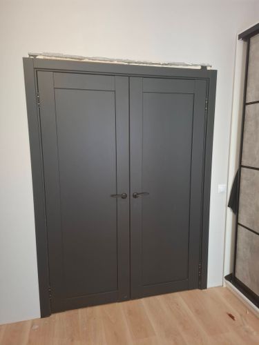 Установка межкомнатной двухстворчатой двери